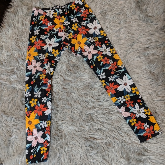 Nike Pants - Nike just do it! Floral printed leggings!